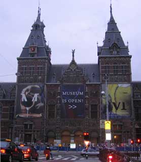 В Амстердаме полно музеев.