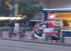 фото 2. Велосипедный рикша (Амстердам, лето 2005 г.).