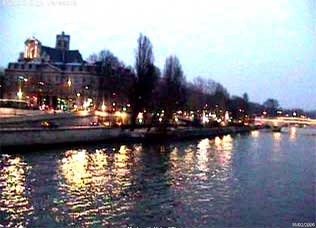 фото 9. Огни большого города (Париж, набережная Сены, январь 2006).