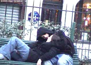 фото 8.Ромэо и Джульета
                        (Париж, день, скверик, январь 2006г).