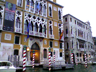 фото 3. Венеция фото Столбики на Большом канале
                                      (Венеция, Большой канал, июнь 2006).